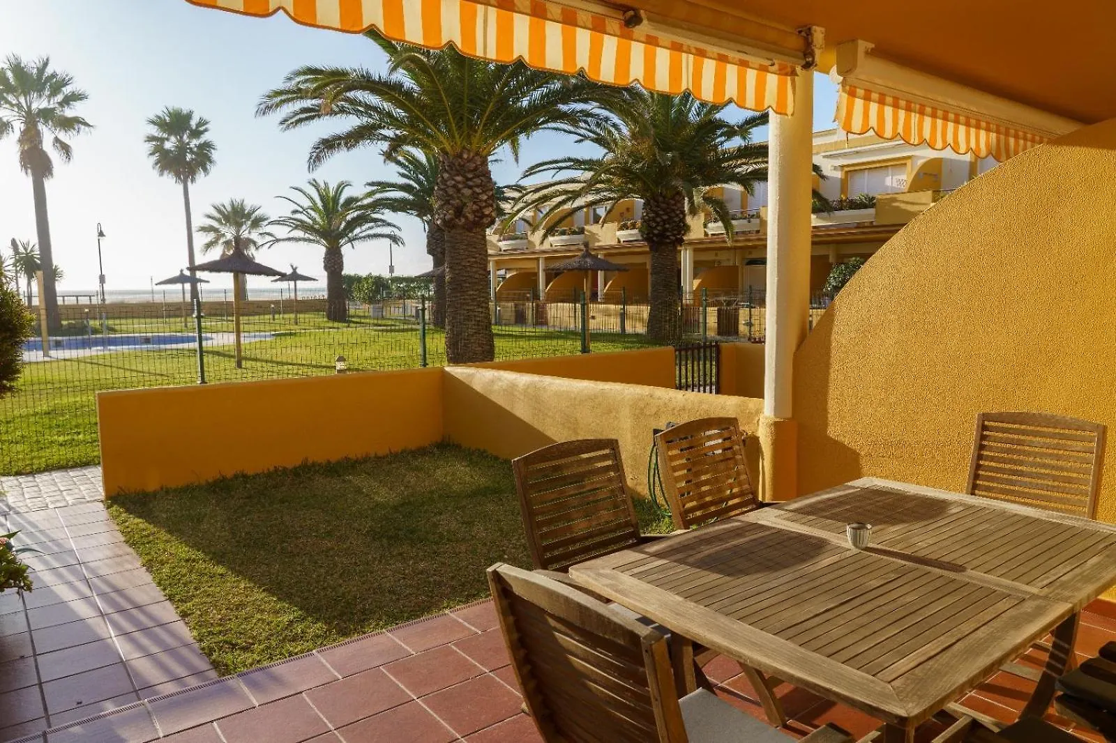 La Tortuga I, Encantador Apartamento Con Garaje En Primera Linea De Playa Tarifa Apartment